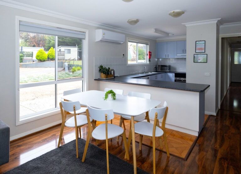 Self-contained cabin near melbourne airport atvm