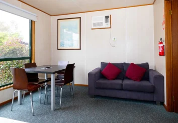2 bedroom standard cabin - Airport Tourist Village Tullamarine (November 25th, 2024) 18