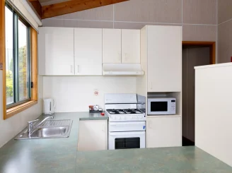 3 bedroom deluxe cabin - Airport Tourist Village Tullamarine (November 25th, 2024) 87