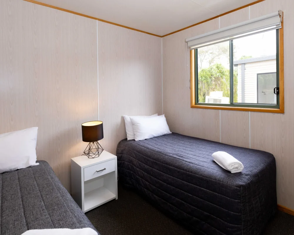3 bedroom deluxe cabin - Airport Tourist Village Tullamarine (November 25th, 2024) 92